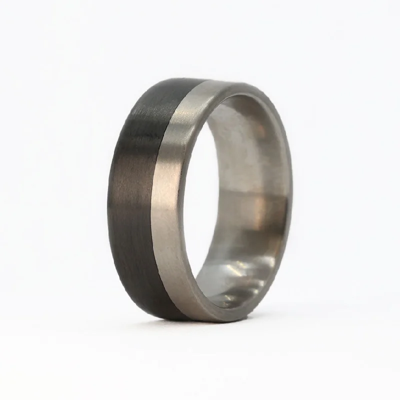 The Rocketeer -Men's Titanium Band with Carbon Fiber