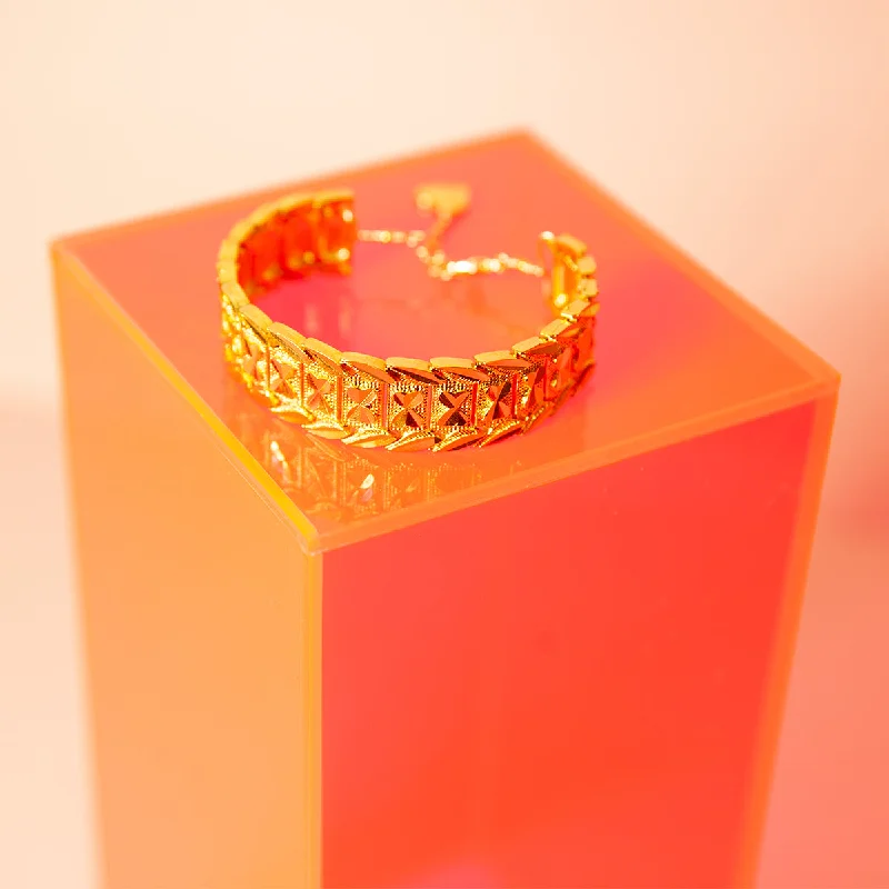 Discover Unique Jewelry With Special Limited-Time Offers The Golden Flower Bracelet